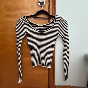 Universal Thread Black and White Striped Long Sleeve Top